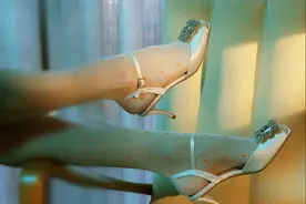 伊丽莎白女王的挚爱RV高跟鞋，百年历史的鞋子超美新品来袭图片