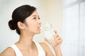 击穿阈值之前，遍地都是红海；击穿阈值之后，一花一世界图片