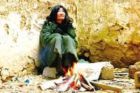 中国第一懒人杨锁18岁成孤儿，不会洗衣做饭，23岁活活饿死家中图片