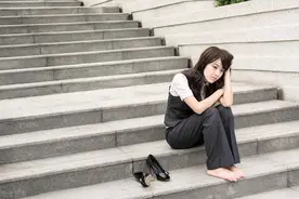 婆婆说，我儿子从小不用做家务，我说：我们离婚，以后你照顾他图片