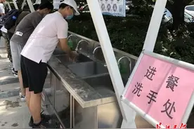 华科大给返校生“加鸡腿”，为每人食堂饭卡充值100元图片