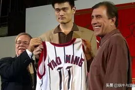小斯不服姚明当状元，他在和姚明对位时打爆姚明了吗？图片
