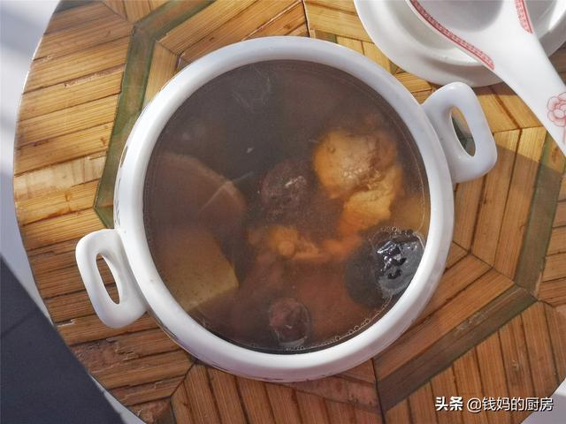 花胶灵芝煲什么汤好 2025年花胶灵芝煲什么汤好喝又营养