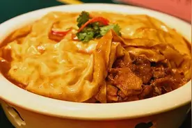新疆美食羊肉焖饼子，颠覆你的味蕾，闻这香味，就让人不禁吞口水图片
