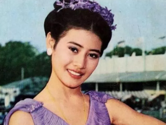 泰国最美王妃：婆婆不给王冠她戴发卡更惊艳，当嫂子还得跪小姑子