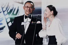 巩俐经典再现，葛优陈道明“说相声”逗笑姜文，北影节闭幕式绝了图片
