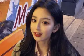 小说：她像是笼中的金丝雀一样图片