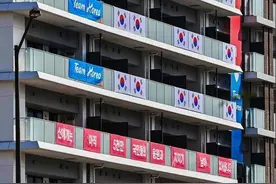 奥运村横幅出现抗日将军名言，日本网友炸锅，韩国网友称其玻璃心图片