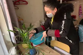 浙大宿管阿姨太暖心：寄材料、给花浇水、喂养金鱼……你有困难，她们帮忙图片