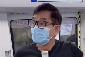67岁戏骨李国麟乘内地地铁，大赞舒适完美，曾怒批TVB被疑遭打压图片