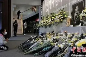 上门吊丧的基本程序：上账礼赠、置孝戴孝、磕头行礼、叙话离开图片