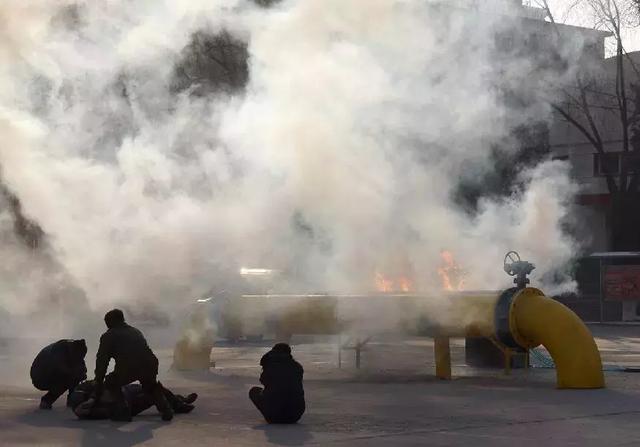 请回答:她的小爆脾气易燃易炸却让我欲罢不能,肿么办?