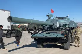 汽车装上125毫米主炮！悍马变山寨版“T-72”图片