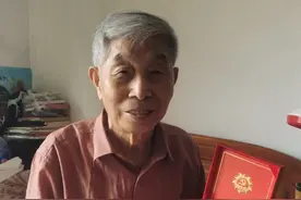 九十岁的爷爷，还是当年跟党走的那个少年图片