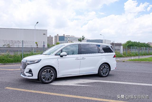 新车｜售18.88-25.38万元 2022款荣威iMAX8正式上市