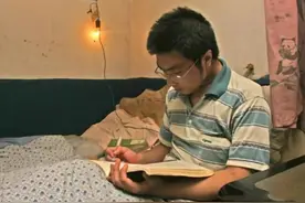 “东方神童”13岁上大学，17岁入中科院被劝退，母亲恨不得他早死图片