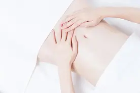 常揉肚子好处多，多揉通便助消化，安神助眠睡得香图片