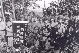傅崇碧临危受命，铁原阻击战挽救志愿军危急之中，却再也不敢回乡图片