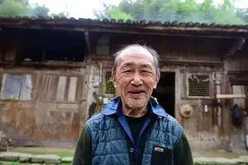 当初捐出价值八亿的金丝楠木木屋的贫困户，如今成了什么模样？图片