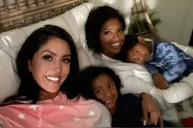 科比妻子教小女儿游泳，小姑娘很勇敢，直接跳进水里开心玩乐图片