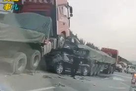 一组动图警示你：不跟大车尾，不被大车跟！图片
