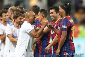 这场3-2，让2.5万球迷疯狂！41岁小罗再现4大经典，致青春图片