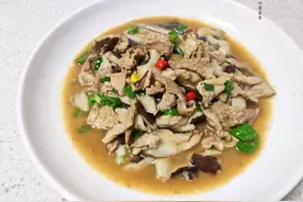 春天多吃这道茶树菇滑肉片，鲜香美味滑嫩爽口，家里孩子最喜欢！图片