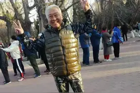 爷爷奶奶也很潮图片
