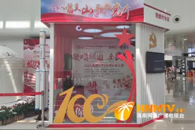 “唱支山歌给党听·一首歌一座城”系列活动之红歌嘹亮（5）——游客演唱《中国军魂》献给祖国图片