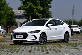 顶配不到15万质量很稳定，外观内饰还挺显贵的，实拍现代领动图片