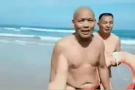 67岁大爷一口气救4个年轻人：怎么才算是硬核老人？图片