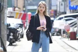 到了首尔街头才知道，西装才是时髦女孩最爱，“懒妹”照着穿就够图片