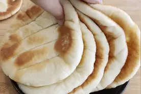 2盒酸奶2颗鸡蛋，教你做酸奶发面饼，暄软香甜，老人孩子都爱吃图片