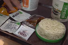 兰州牛肉面穿“桶装”新衣 5分钟泡好一碗图片
