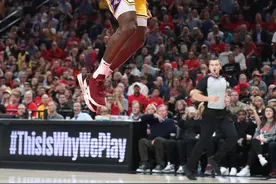 盘点NBA现役球员中单挑能力超强的3人，其中两人在同一队图片