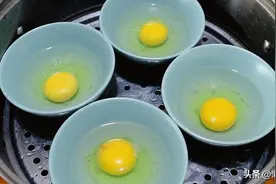 煮荷包蛋的2种做法，切记不要直接下锅煮，教你一招，一个都不散图片