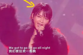 芒果台818晚会女星造型：周笔畅夸张，张萌另类，张含韵亮眼图片