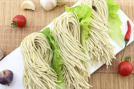 经常吃面条，对身体好还是不好？提醒：吃面条时或需要注意这4点图片