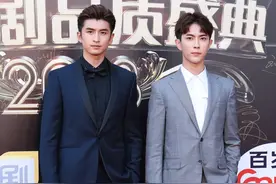 张云龙和于朦胧出席活动，两大男神同台比拼图片