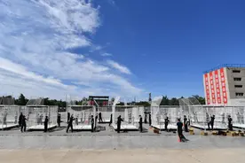 和平鸽放飞员：一次“只能成功、不能失败”的特殊任务图片