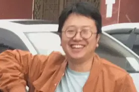 搞笑GIF：生活中的意外出现，不要慌，用微笑面对他图片