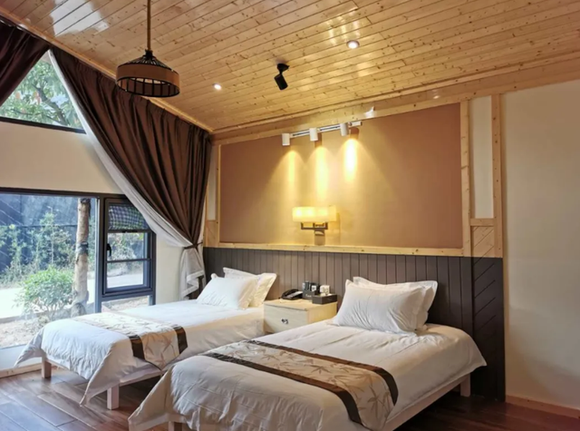 探秘洞天仙境！逃离城市，翻山越岭，来到山中小屋