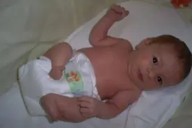 “无腿小模特”火了，没有双腿却在T台上美哭观众：你的样子真美图片