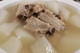 广东家常老火靓汤之萝卜排骨汤，原汁原味，香甜滋补，一看就会图片