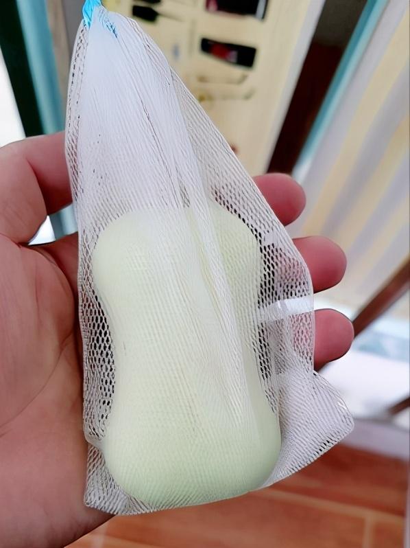 4款洗头皂分析：lush性价比不高，罗兰、AA值得尝试