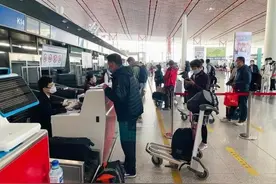 北京宣布调整进京政策后，有人取消了出差计划，有人希望尽早结束出差图片