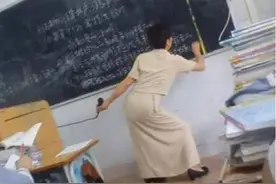 学生抓拍老师的精彩瞬间，老师看了想打人，网友看了大笑：夺笋啊图片