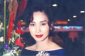 贫民窟少女变身亿万港姐，三拒豪门的她把一手烂牌打成王炸图片