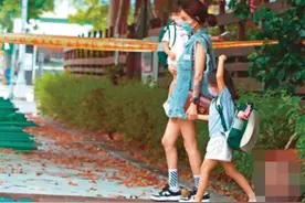 离婚仅半月，欧弟与前妻郑云灿合体飙机车，为一双囡囡离婚不离家图片