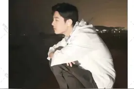 肖战看海，韩国粉丝：死了都要爱图片